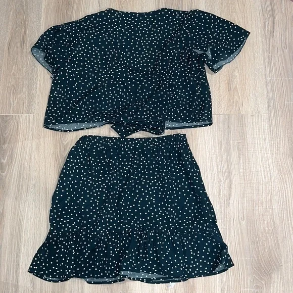 SHEIN‎ Green and white polkadot ruffle skirt set tie crop top - Picture 4 of 4